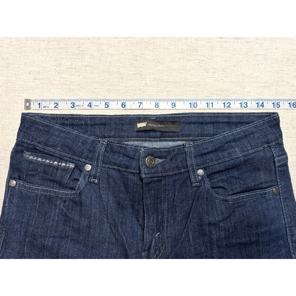 Levi Strauss Woman’s blue denim Jeans size W29 L30 Casual Dark Wash Straight Leg - Picture 3 of 7